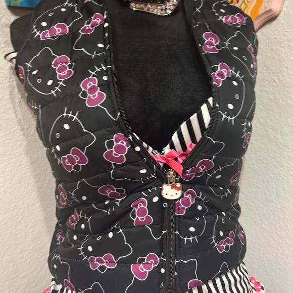 Kids Hello Kitty black and pink Puffer vest - Picture 2 of 8